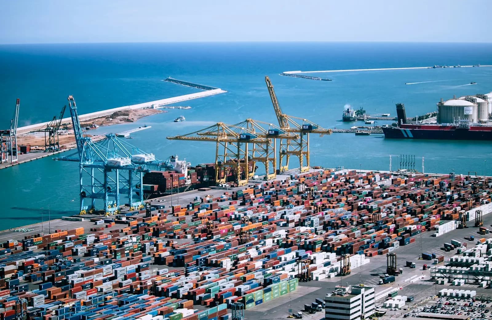 20 ft or 40 ft: which container and which truck for your cargo